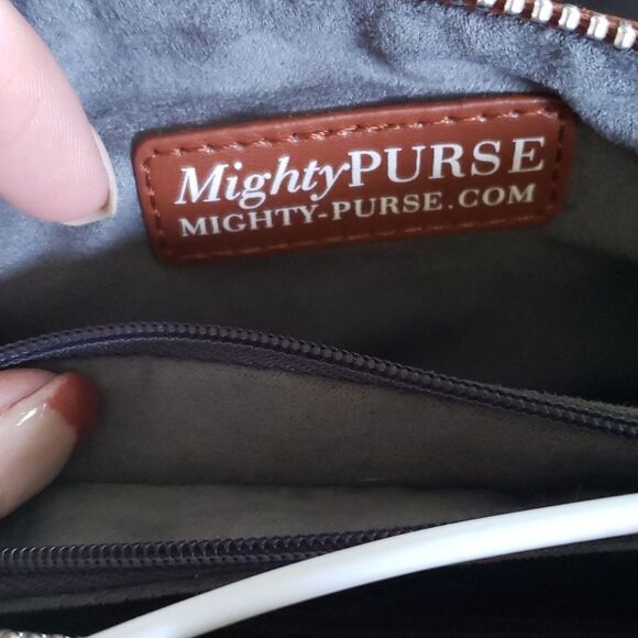 wristlet with Charging Features-NWOT - Picture 4 of 10